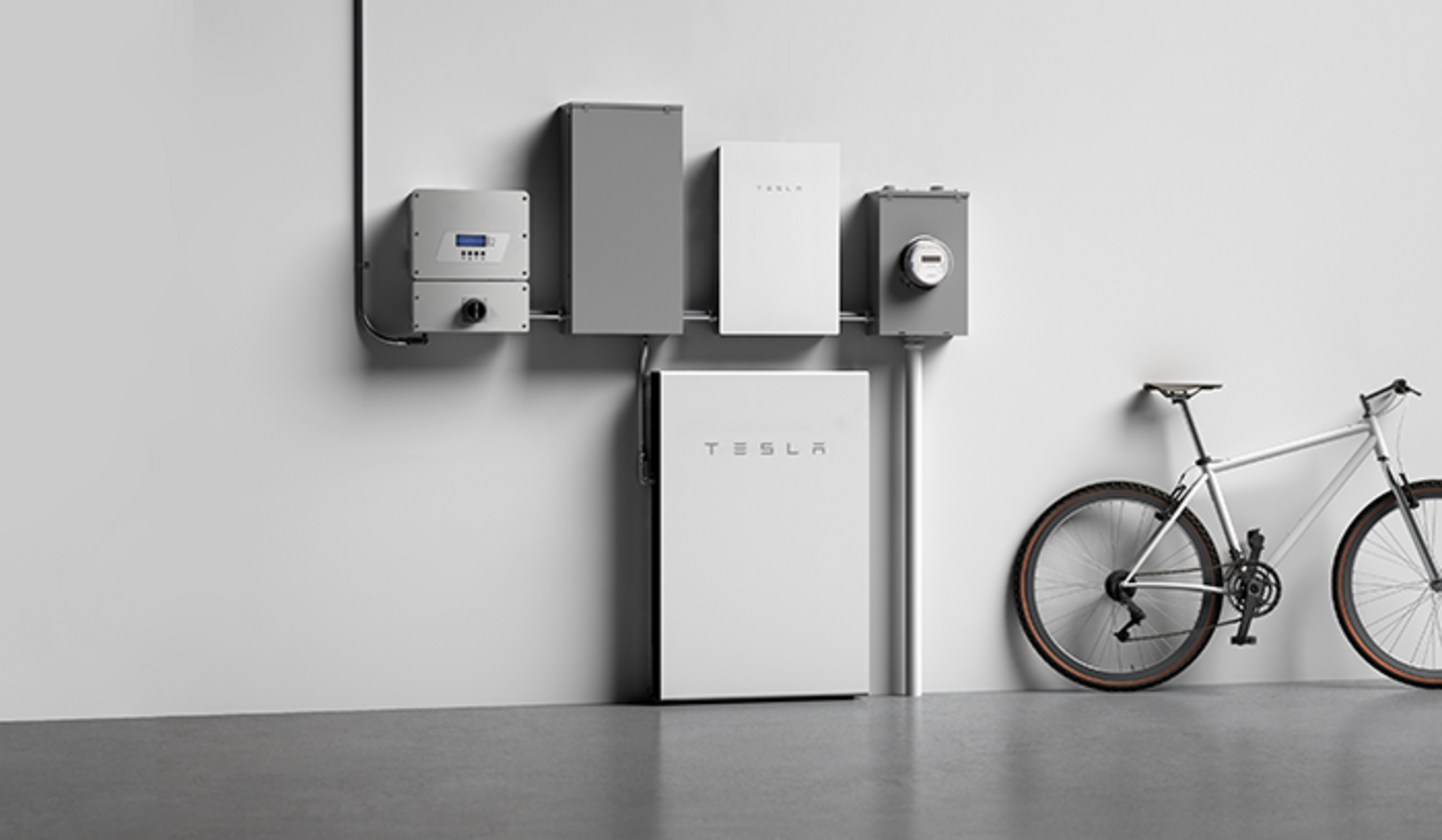 Tesla Powerwall in einer Garage